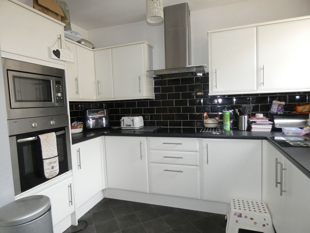 Kitchen- click for photo gallery